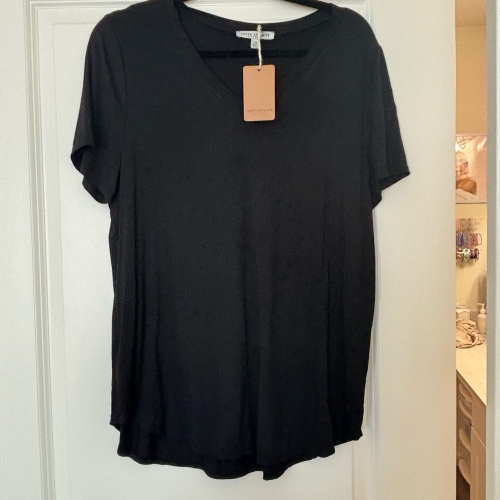 Green Envelope Black Short Sleeve V-Neck Top